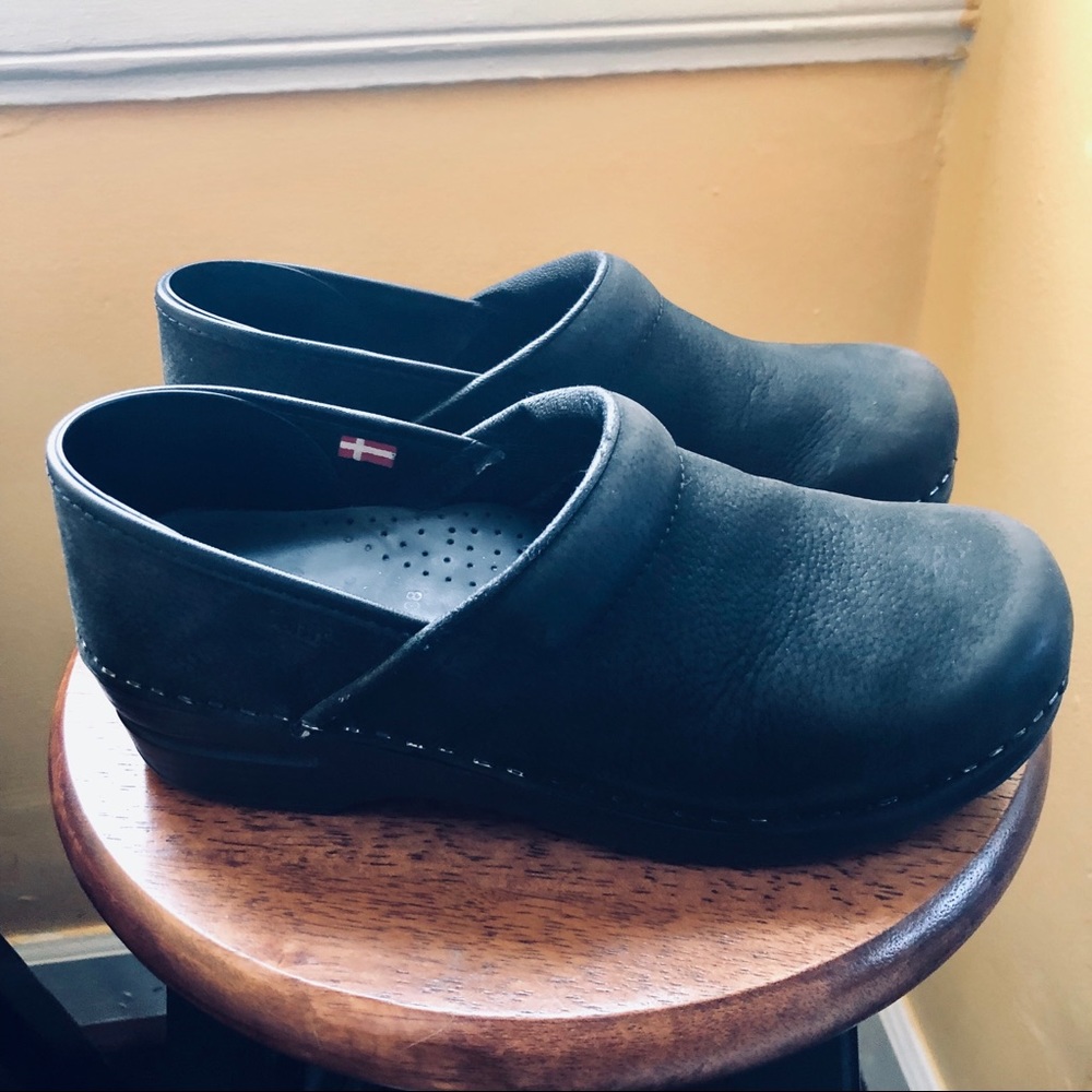 SANITA Professional Textured Oil clogs - black, 38